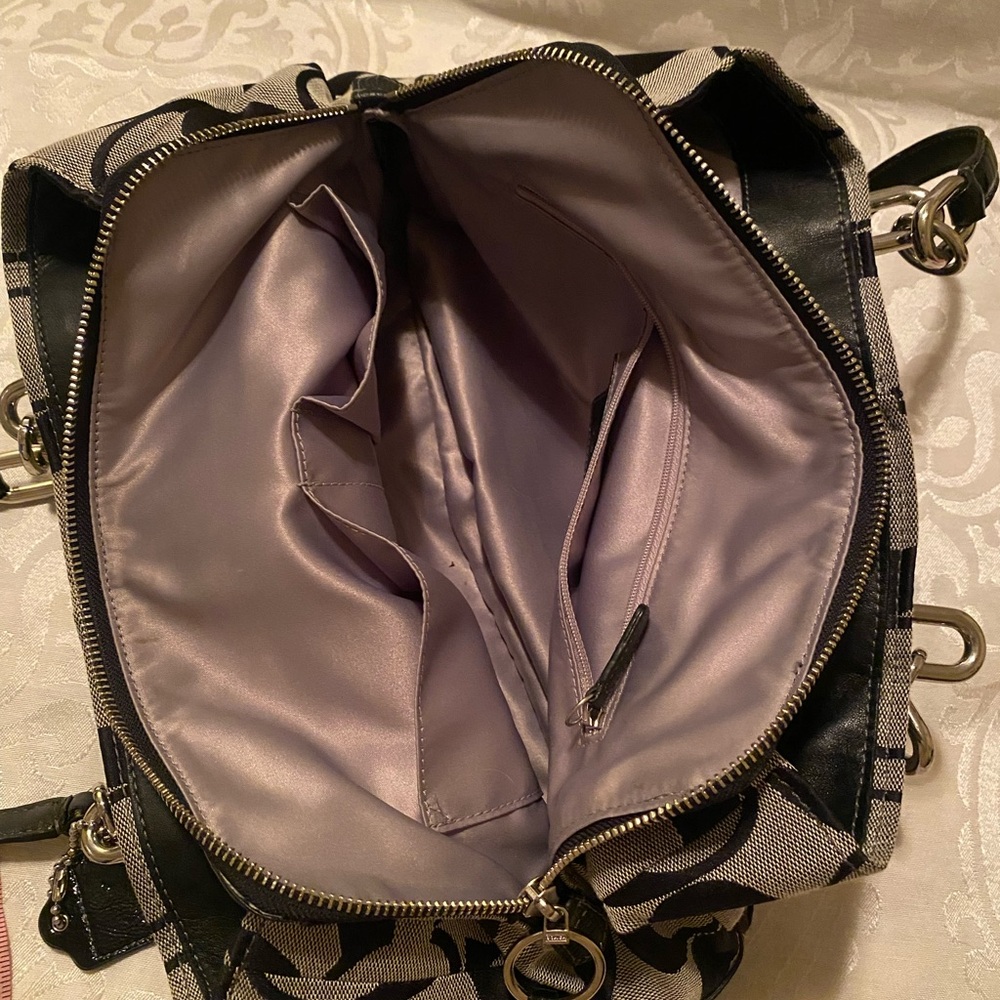 Stylish COACH Black and Gray Handbag - Picture 3 of 6